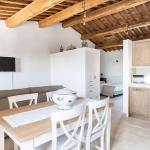  Apartment La Piazza - Con Vista Italy