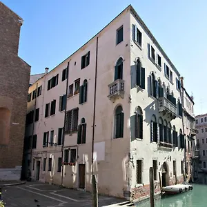 2* Apart Otel Ca' Foscolo